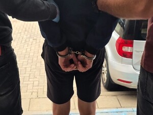 Zatrzymany mężczyzna przez policjantów