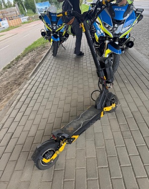 kontrola policjantów hulajnogi elektrycznej