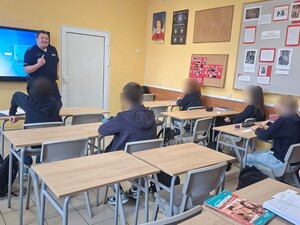 rozmowy policjantów z dziećmi