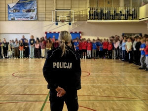 rozmowy policjantów z dziećmi