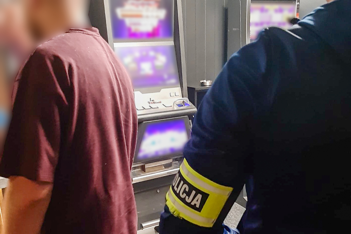 Policjanci i funkcjonariusze KAS zlikwidowali w Łapach nielegalny salon gier hazardowych